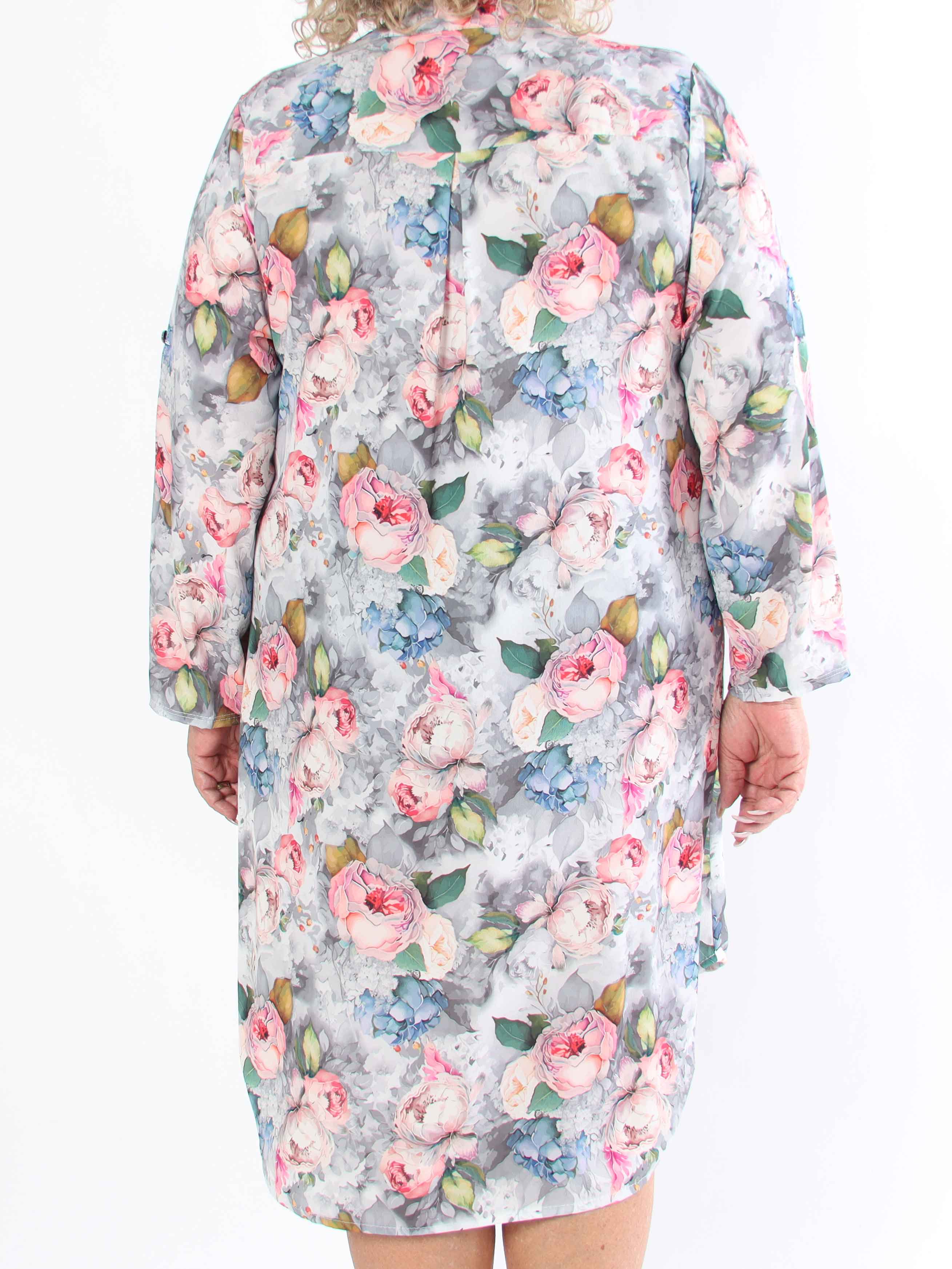 Vanesa Flower Dress - Plus size-klänning i viskos med blommiga motiv